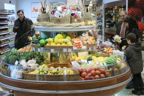 Российские торговые сети обещают не допустить дефицита продуктов питания